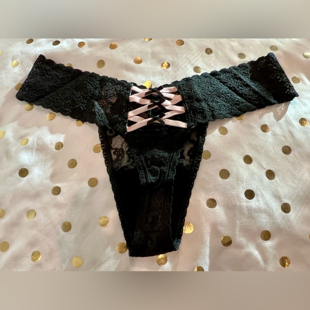 VS Black Lace Thong S/P - Picture 2 of 4
